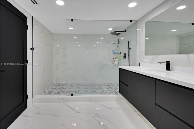1800 N Bayshore Dr 512, Miami, FL 33132