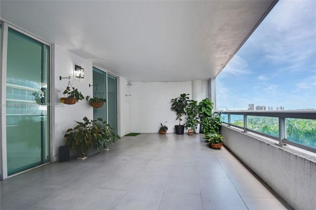 1800 N Bayshore Dr 512, Miami, FL 33132
