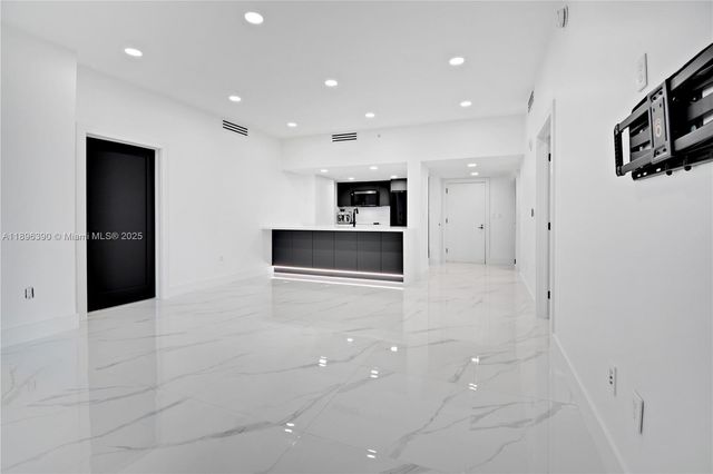 1800 N Bayshore Dr 512, Miami, FL 33132