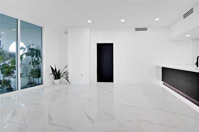 1800 N Bayshore Dr 512, Miami, FL 33132