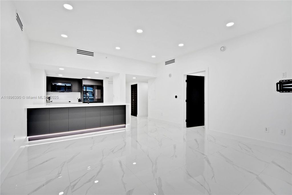1800 N Bayshore Dr 512, Miami, FL 33132
