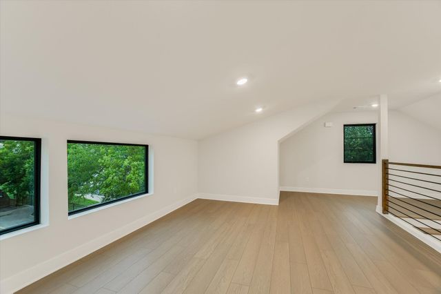 114 Lightsey RD 1, Austin, TX 78704