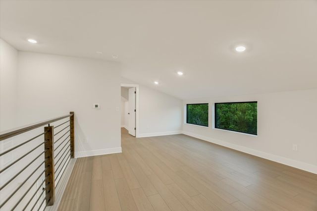 114 Lightsey RD 1, Austin, TX 78704