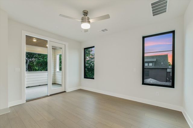 114 Lightsey RD 1, Austin, TX 78704