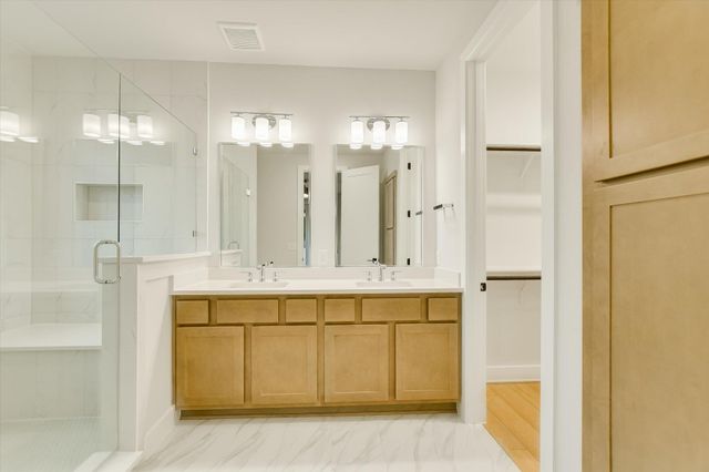 114 Lightsey RD 1, Austin, TX 78704