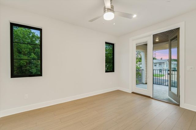 114 Lightsey RD 1, Austin, TX 78704