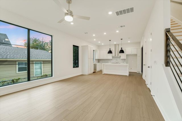 114 Lightsey RD 1, Austin, TX 78704