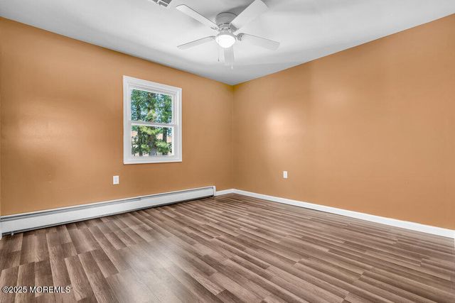 8 Panama Court, Toms River, NJ 08757