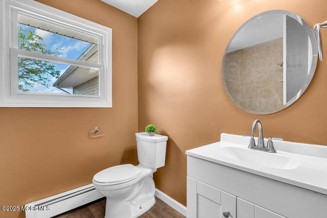 8 Panama Court, Toms River, NJ 08757