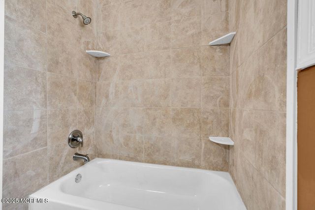 8 Panama Court, Toms River, NJ 08757