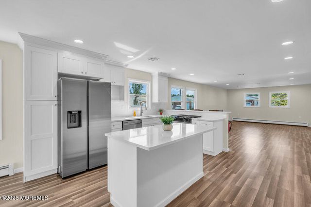 8 Panama Court, Toms River, NJ 08757