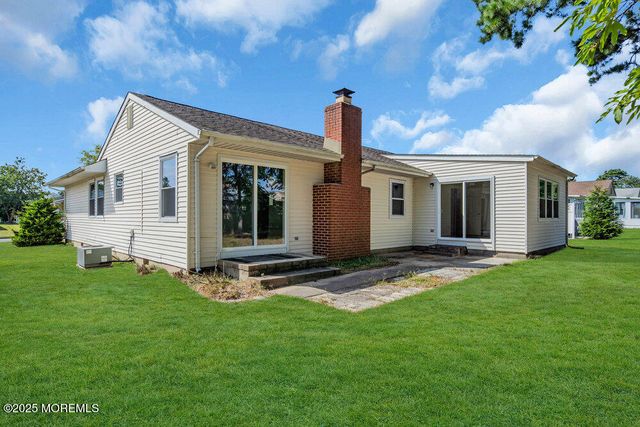 8 Panama Court, Toms River, NJ 08757