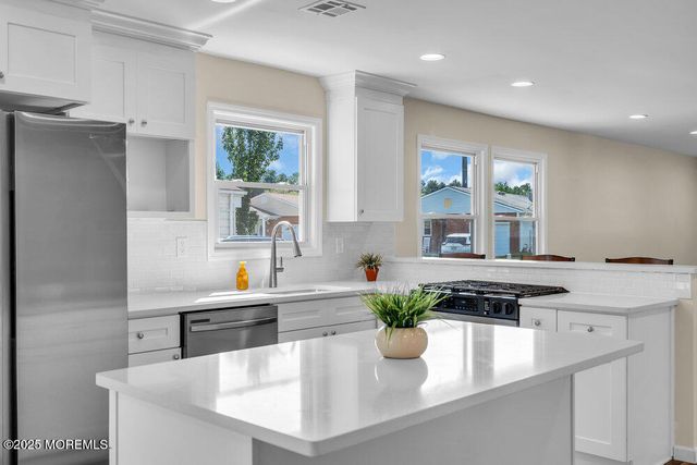 8 Panama Court, Toms River, NJ 08757