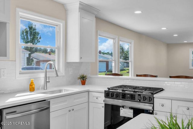 8 Panama Court, Toms River, NJ 08757