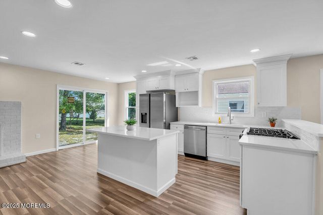 8 Panama Court, Toms River, NJ 08757