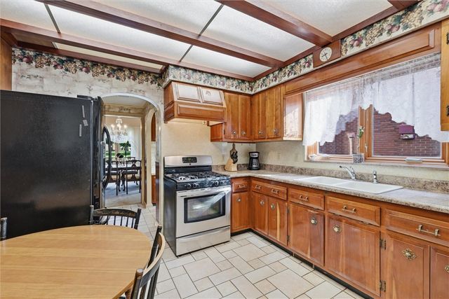 1026 Woodberry Rd, New Kensington, PA 15068