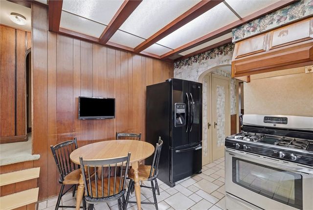 1026 Woodberry Rd, New Kensington, PA 15068