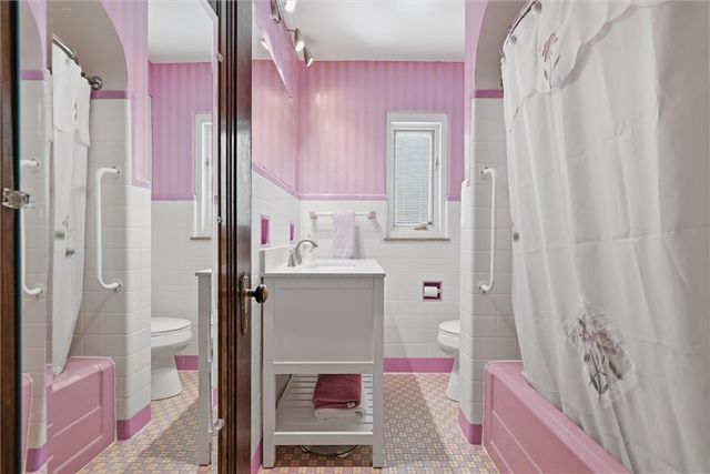1026 Woodberry Rd, New Kensington, PA 15068