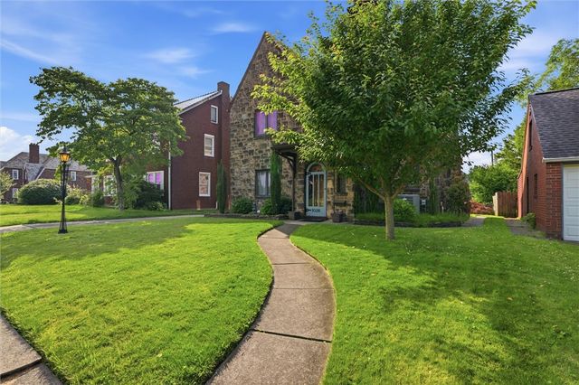 1026 Woodberry Rd, New Kensington, PA 15068