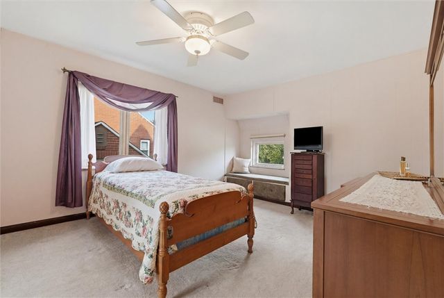 1026 Woodberry Rd, New Kensington, PA 15068