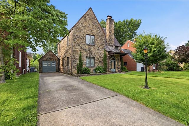 1026 Woodberry Rd, New Kensington, PA 15068