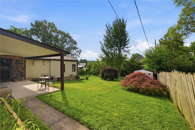 1026 Woodberry Rd, New Kensington, PA 15068