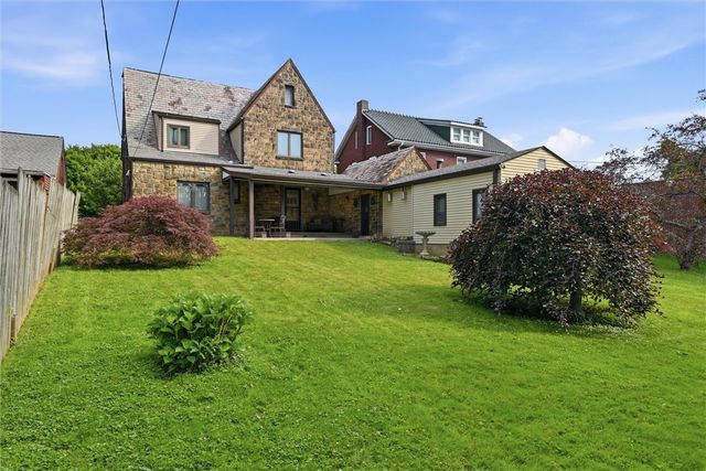 1026 Woodberry Rd, New Kensington, PA 15068
