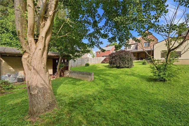 1026 Woodberry Rd, New Kensington, PA 15068