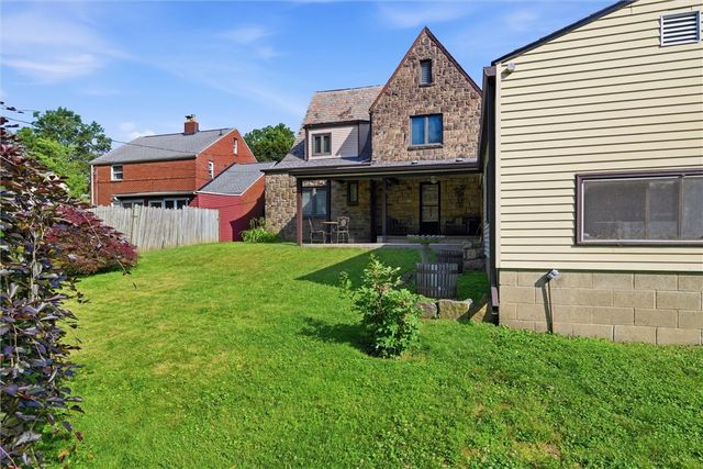 1026 Woodberry Rd, New Kensington, PA 15068