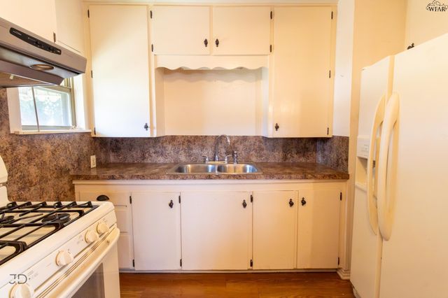 2905 OLD ELECTRA ROAD, Iowa Park, TX 76367
