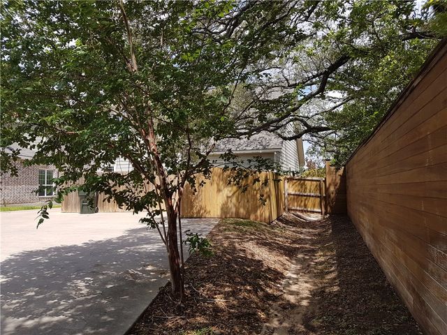 107 Ehlinger Drive, Bryan, TX 77801