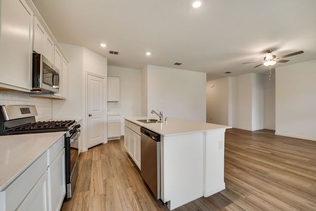 204 Coconut Drive, Azle, TX 76020