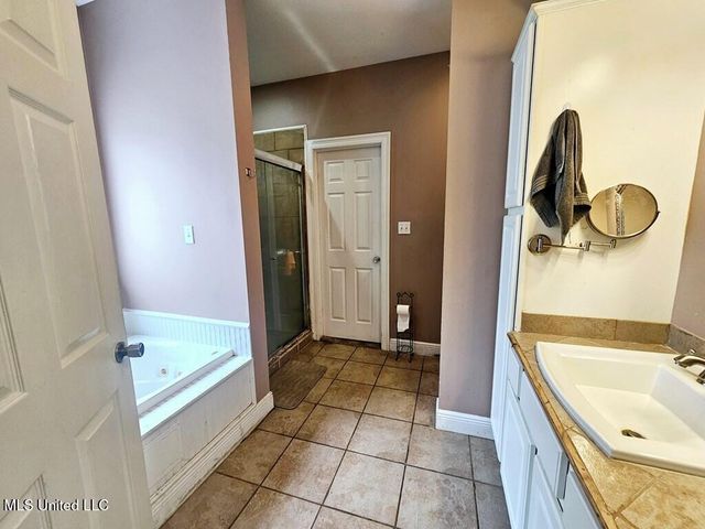 910 Old Spanish Trail, Waveland, MS 39576