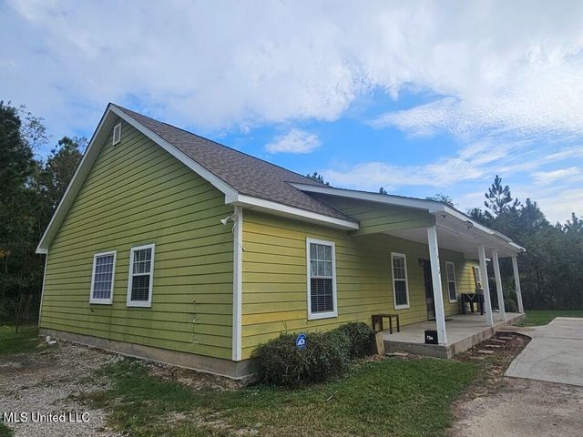 910 Old Spanish Trail, Waveland, MS 39576