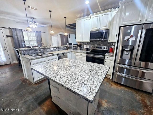 910 Old Spanish Trail, Waveland, MS 39576