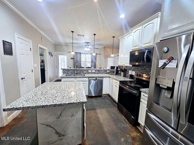 910 Old Spanish Trail, Waveland, MS 39576