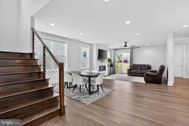 41961 BLAIR WOODS DR, Brambleton, VA 20148