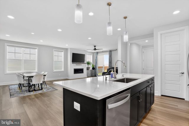 41961 BLAIR WOODS DR, Brambleton, VA 20148