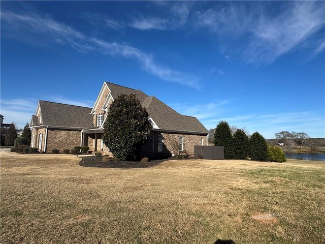 1017 Omega Farms Lane, Williamston, SC 29697