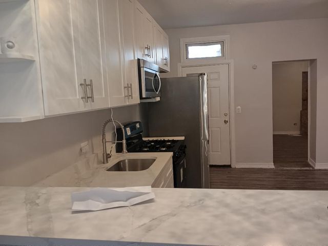 442 N HARDING Avenue, Chicago, IL 60624