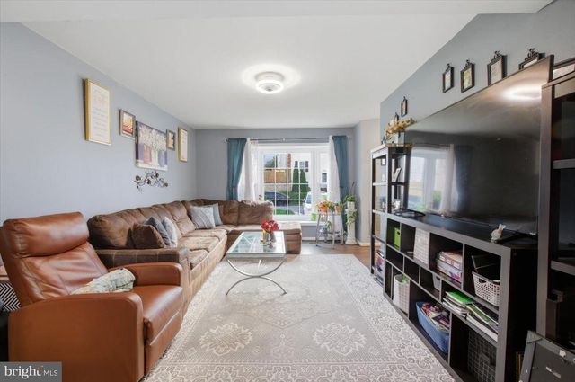 1042 TOTTENHAM CT, Sterling, VA 20164