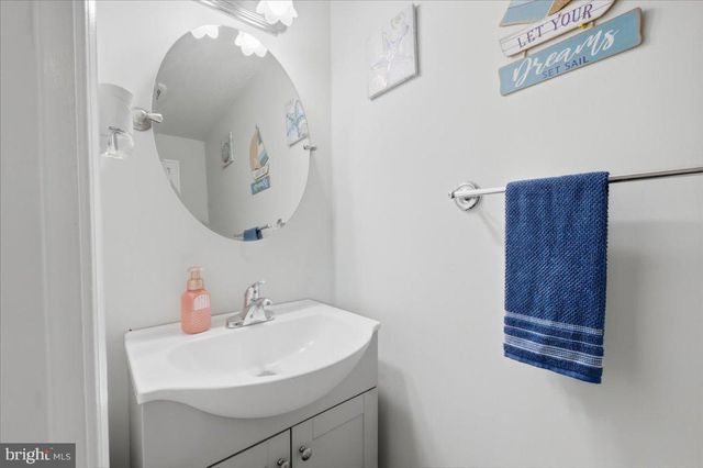 1042 TOTTENHAM CT, Sterling, VA 20164