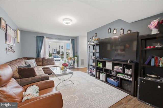 1042 TOTTENHAM CT, Sterling, VA 20164