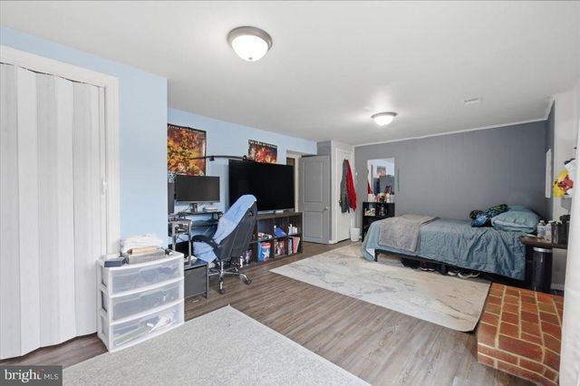 1042 TOTTENHAM CT, Sterling, VA 20164