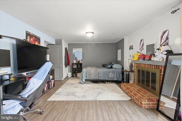 1042 TOTTENHAM CT, Sterling, VA 20164