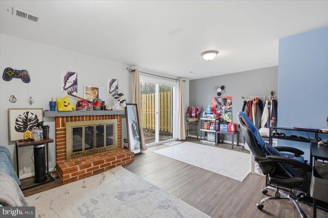 1042 TOTTENHAM CT, Sterling, VA 20164