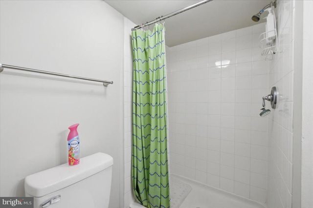 1042 TOTTENHAM CT, Sterling, VA 20164