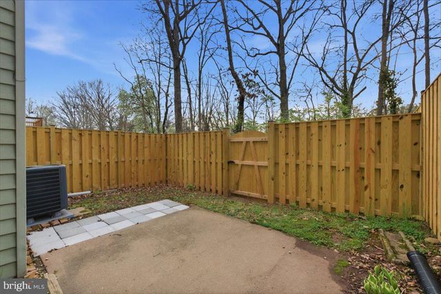 1042 TOTTENHAM CT, Sterling, VA 20164