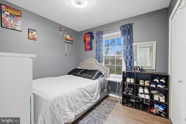 1042 TOTTENHAM CT, Sterling, VA 20164