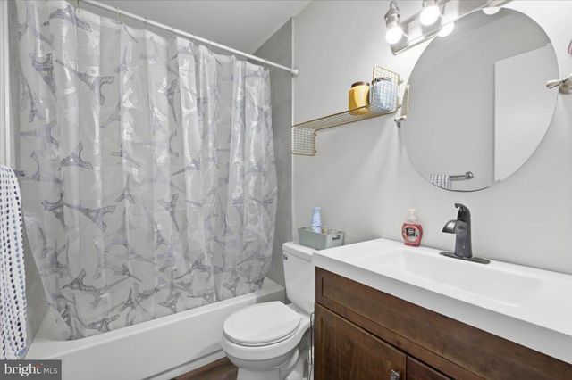 1042 TOTTENHAM CT, Sterling, VA 20164